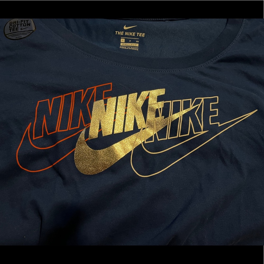 BNWT NIKE DRI-FIT STANDARD FIT TEE - Picture 3 of 12